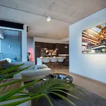 London 993 Loft 402