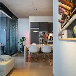 London 993 Loft 402